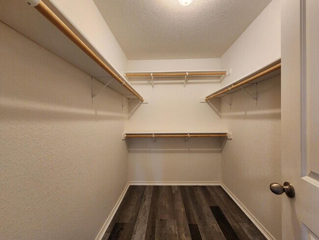 Building Photo - 4633 Stonehaven Dr