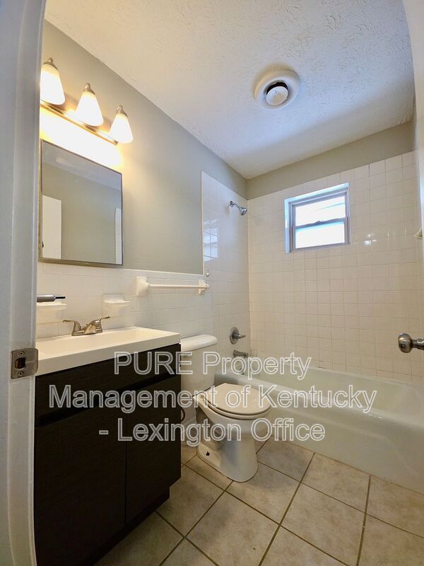 Building Photo - 4053 Victoria Way