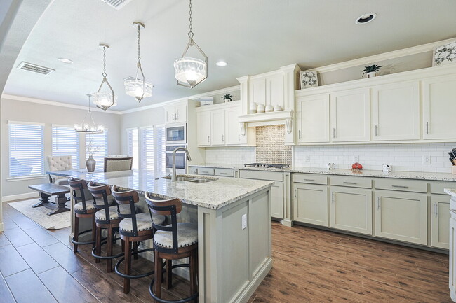 Building Photo - Stunning 4-Bedroom with 3 Full Baths & 3 Car Garage in Charming Brooke Heights!