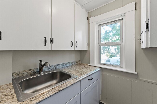 Building Photo - 28 S Beech St