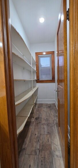 Building Photo - 5019 Homerlee Ave