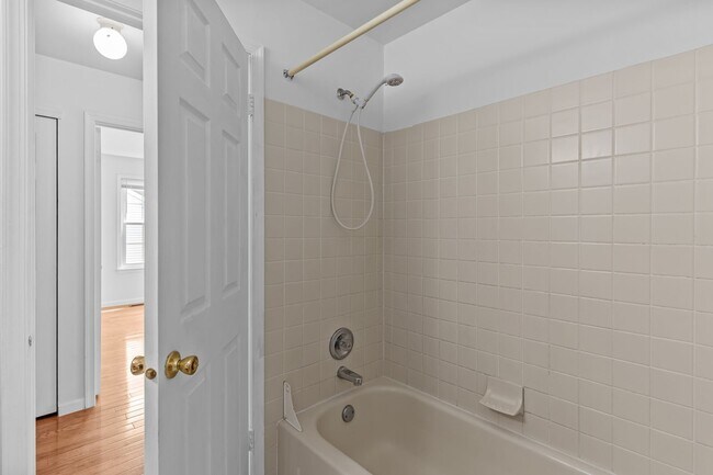Building Photo - 14 Aster Way