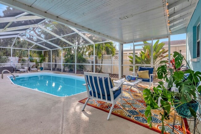 Building Photo - 3 BEDROOM 2 BATHROOM POOL HOME LOCATED IN ST. PETERSBURG