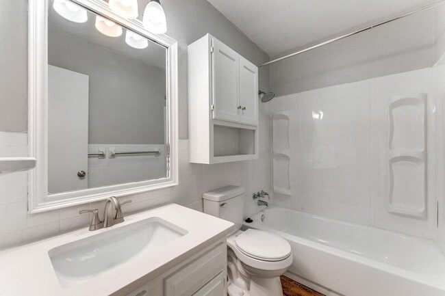 Building Photo - 742 N 6th St