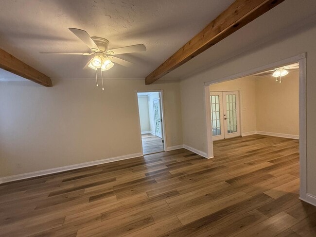 Building Photo - 2031 Charter Oaks Dr