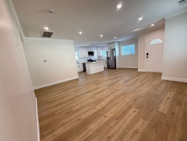 Building Photo - Brand new home 3/2 in prime Sylmar area