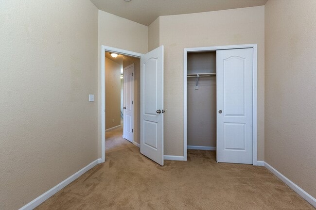 Building Photo - Townhome in the N/E Area for Rent