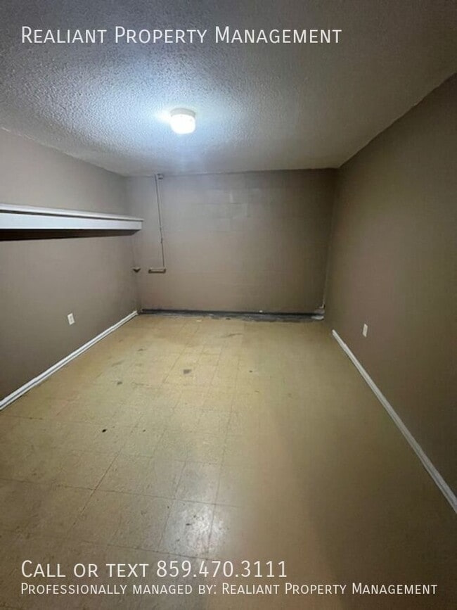 Building Photo - 310 Locust Heights