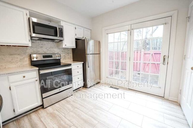 Building Photo - 6150 Glen Eagles Ct