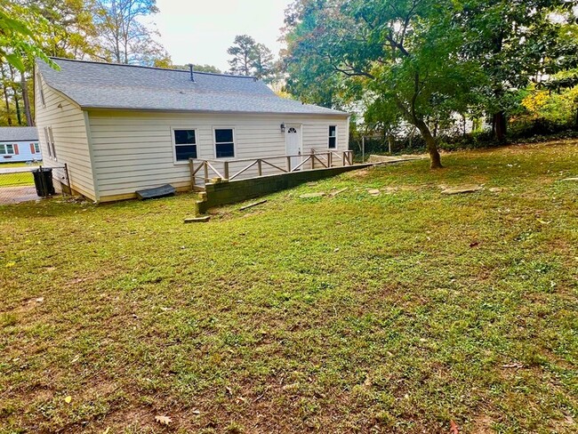 Building Photo - Beautiful Craftsman home in Smyrna