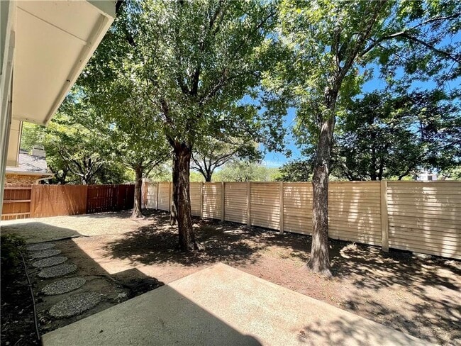 Building Photo - 1881 Dapplegrey Ln