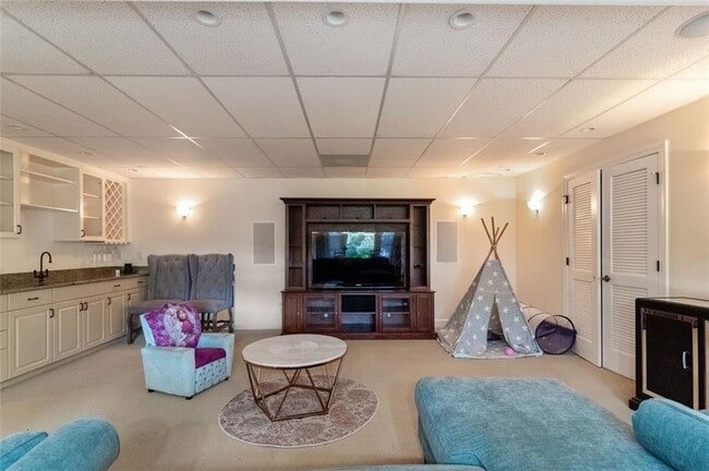 Building Photo - 3850 Glenhurst Dr