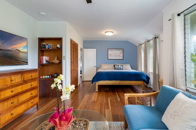 Building Photo - 41-020 Ehukai St