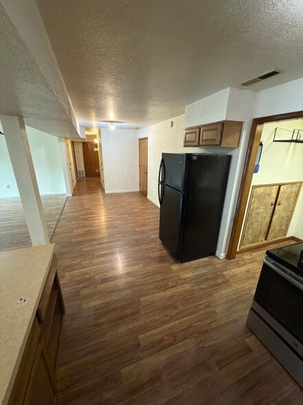 Building Photo - 2547 NE Holmes Rd