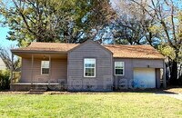 Building Photo - 1328 S Erie Ave