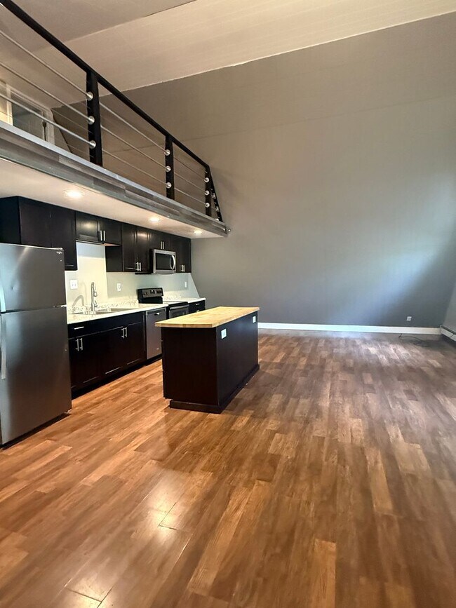 Building Photo - 4007 Dunlap Ave