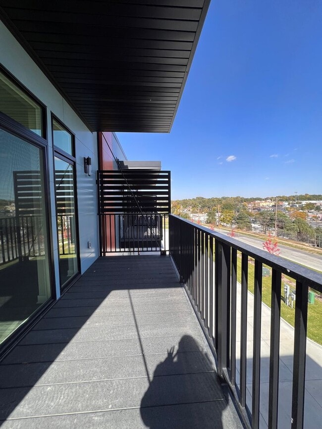 Building Photo - Luxury Living In Midtown near UNMC - 2bed 3bath + Garage