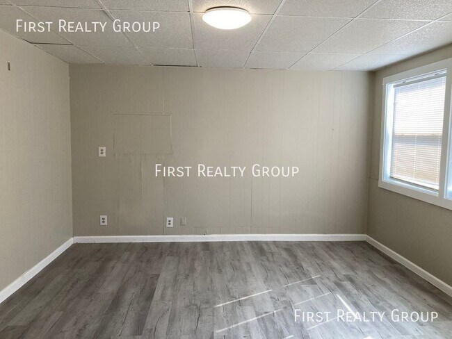 Building Photo - 129 S Main St
