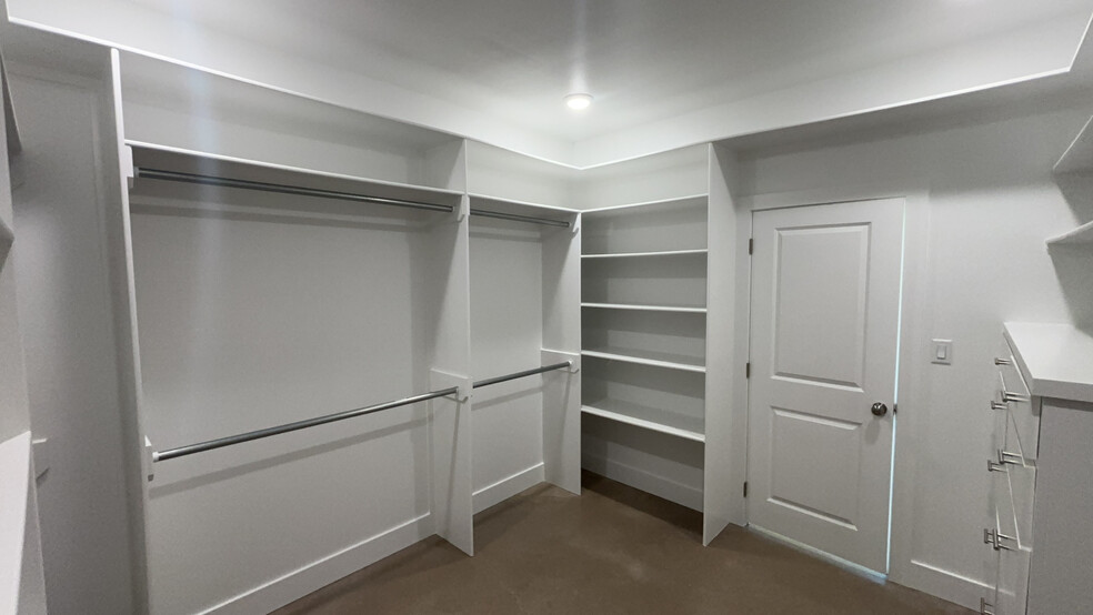 Master closet - 12542 Vinson Cir