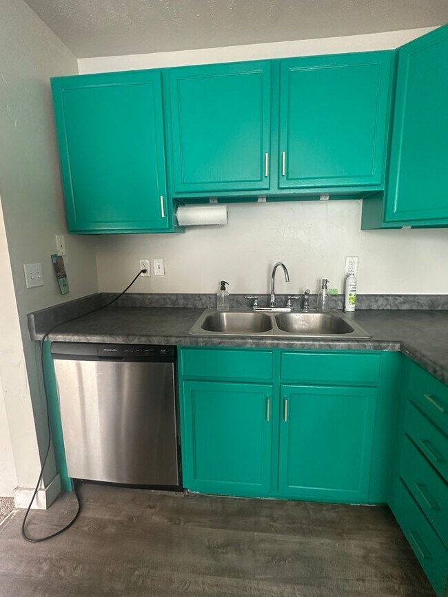 Building Photo - GORGEOUS West Valley Home!!!