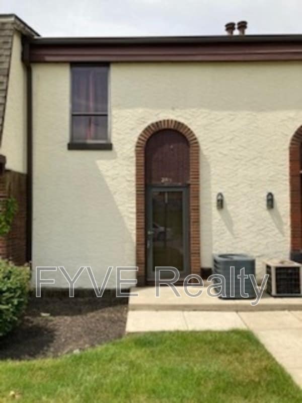 Primary Photo - 2011 Baldwin Rd