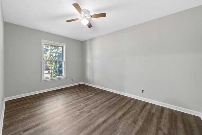 Building Photo - 4 Bedroom Pet Friendly Home For Rent!