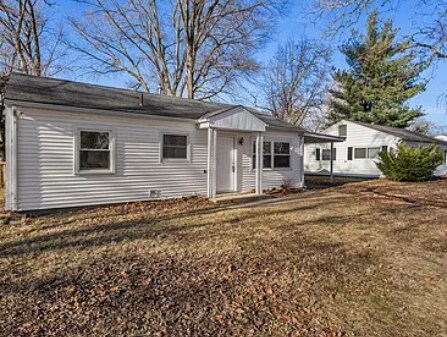 Building Photo - 1902 Meadow Dr