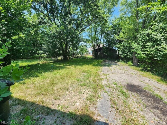 Building Photo - 12905 Watterson Ave