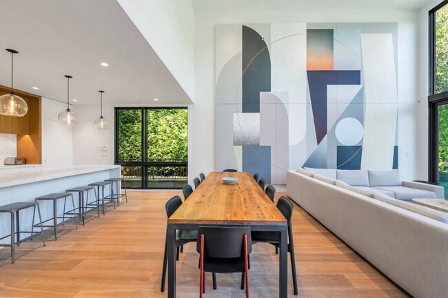 Building Photo - 60 Gansett Ln