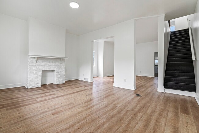 Building Photo - 198 Oneida St