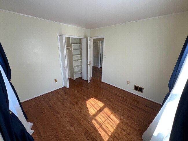 Building Photo - 9418 Goshen Ln