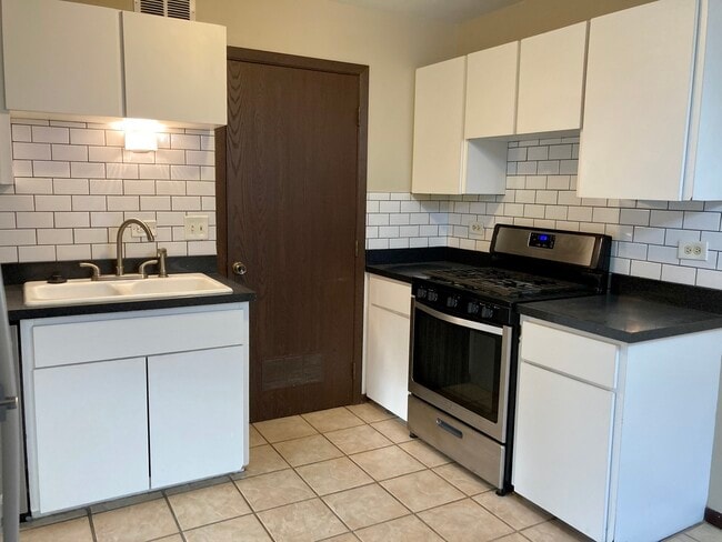 Building Photo - 12752 Kenneth Ave