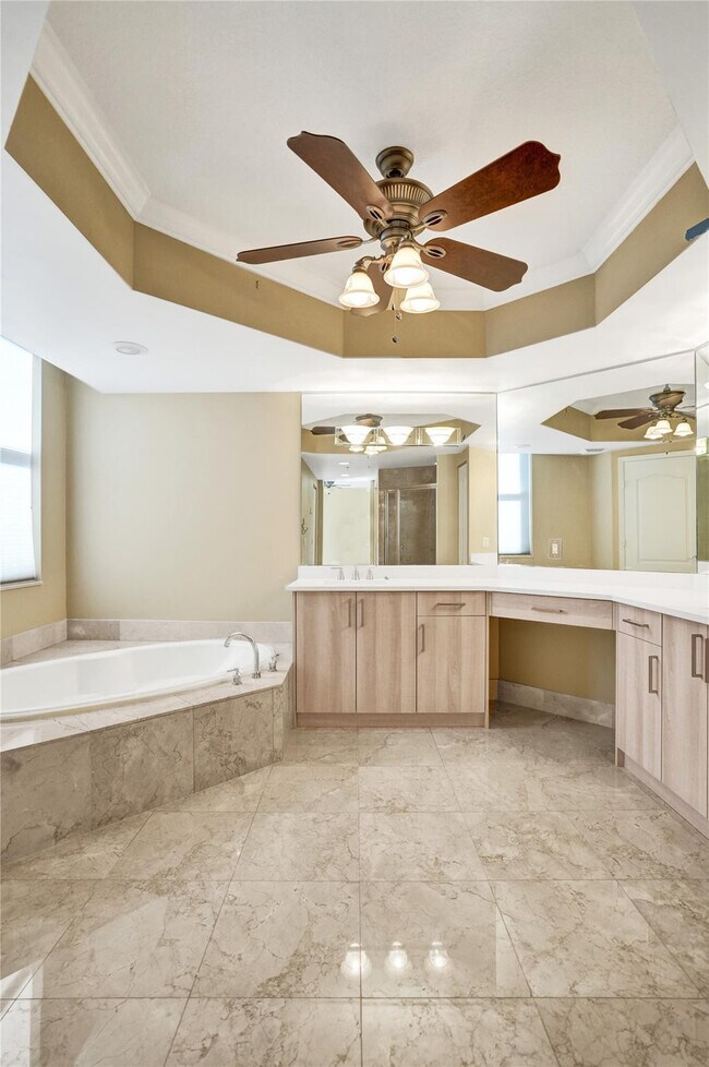 Building Photo - 101 S Ocean Dr