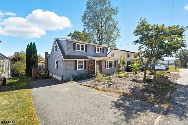 Building Photo - 7 Birchwood Rd