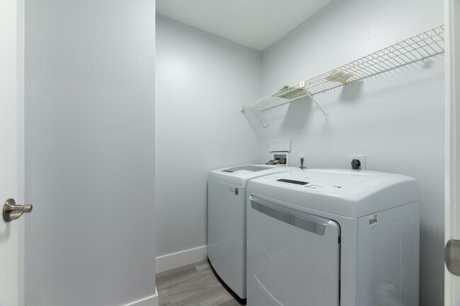 Building Photo - 6810 Via Regina