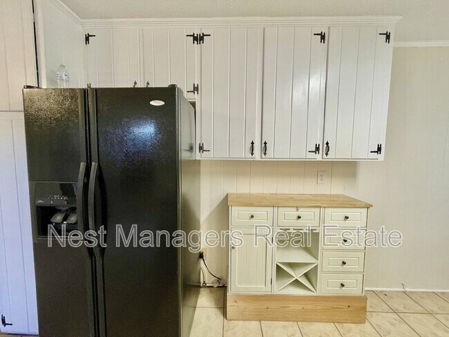 Building Photo - 621 Welsh Pl