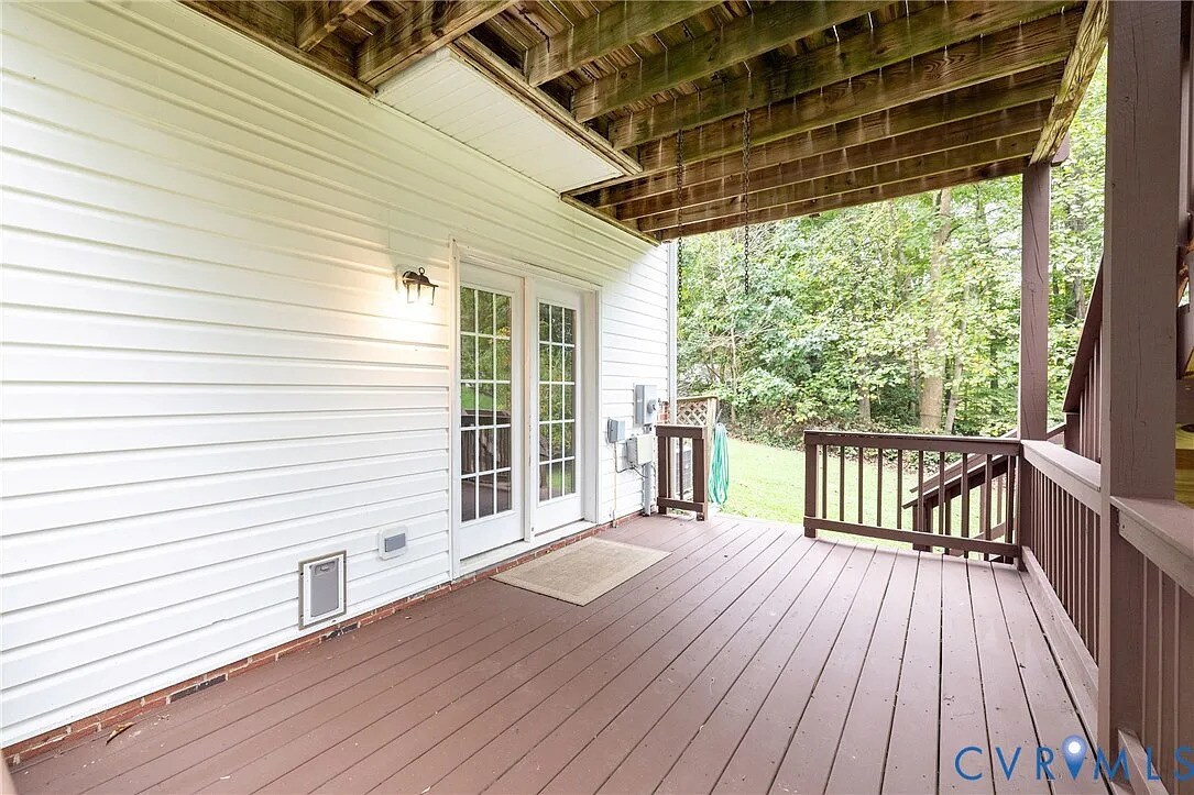 bottom deck - 3620 Tanby Rd