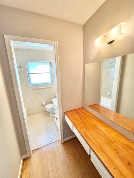 Building Photo - 2261 Springhill Dr