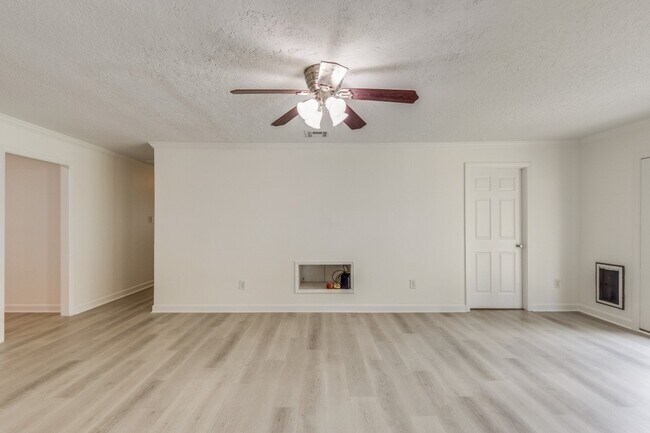 Building Photo - 6903 Alderney Dr