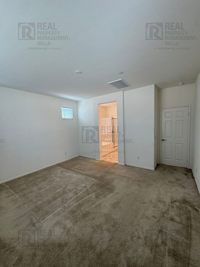 Building Photo - Single-Story Comfort & Style in Prime Heme...