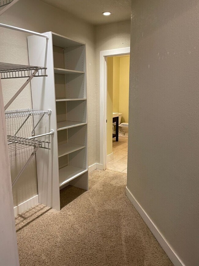 Building Photo - Pre Leasing for Fall 2026! 3/2 in Tech Terrace!