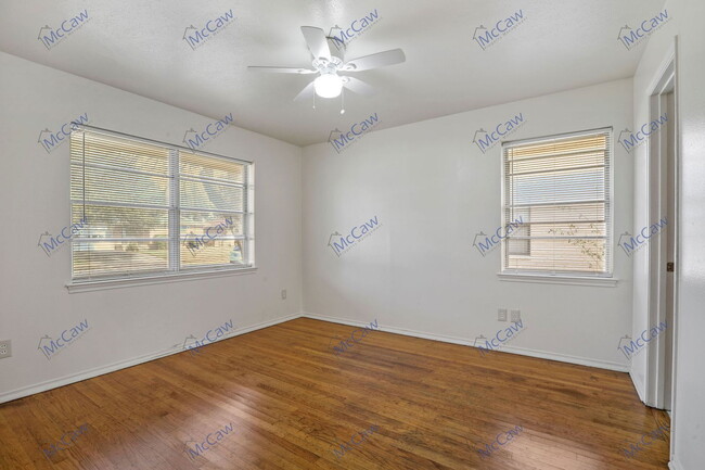Building Photo - 8708 Barclay St