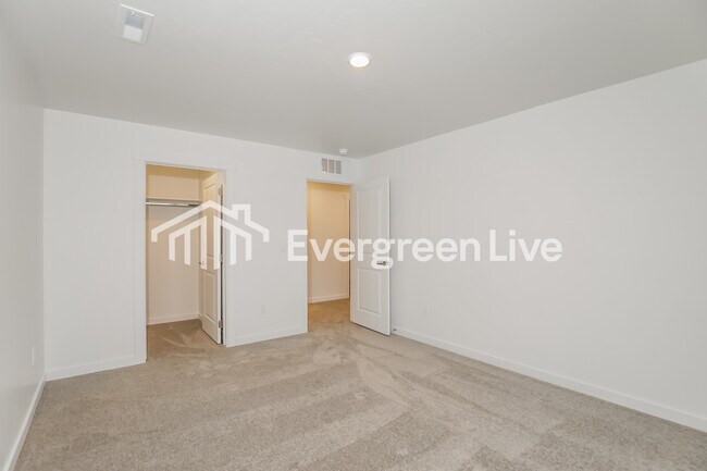 Building Photo - 302 Ravello St