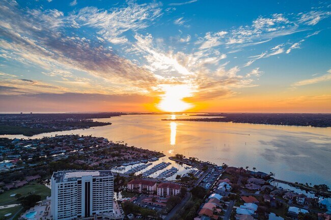 Building Photo - High-rise living in The Landings Yacht Gol...