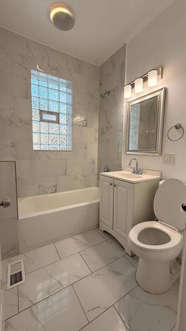 Building Photo - 6629 S Green St