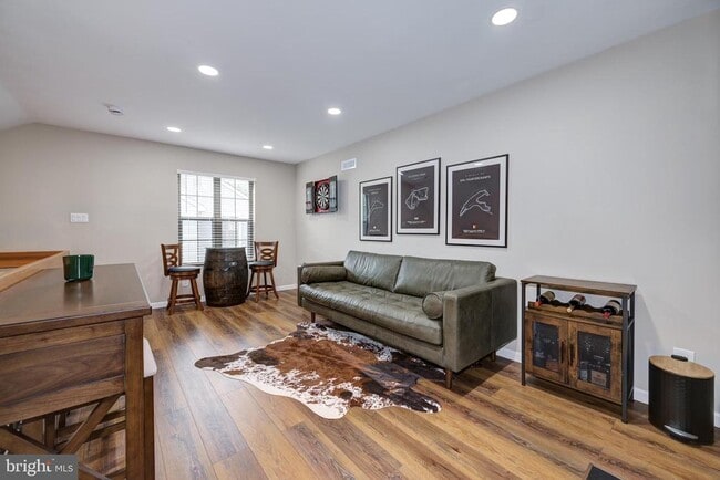 Building Photo - 256 Everly Ct