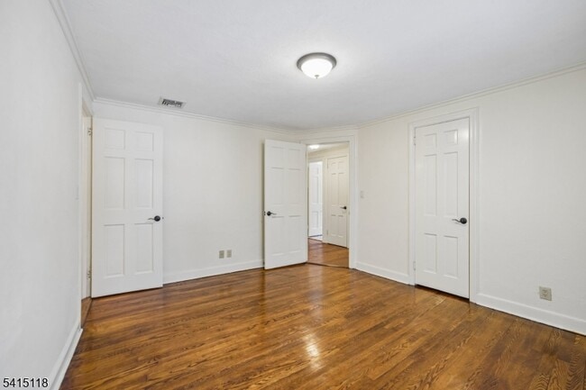 Building Photo - 10 Great Hills Terrace