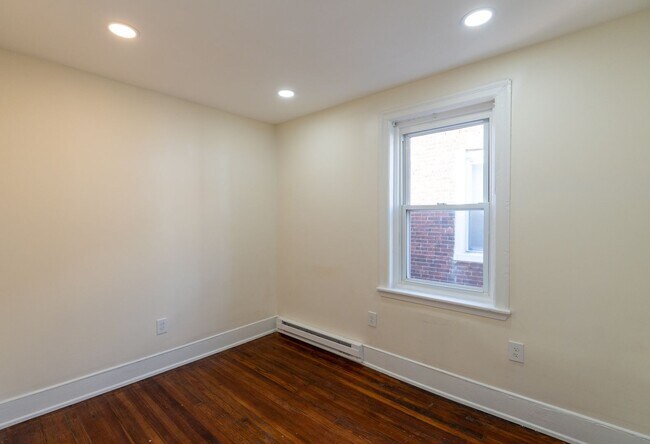 Building Photo - 5003 Pine St