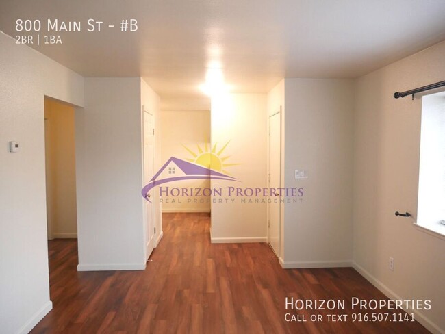 Building Photo - Remodeled 2 Bed 1 Bath Triplex Unit in Wes...