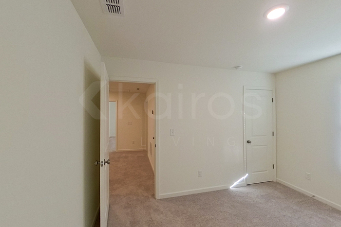 Building Photo - 108 Flat Rock Ml Trl